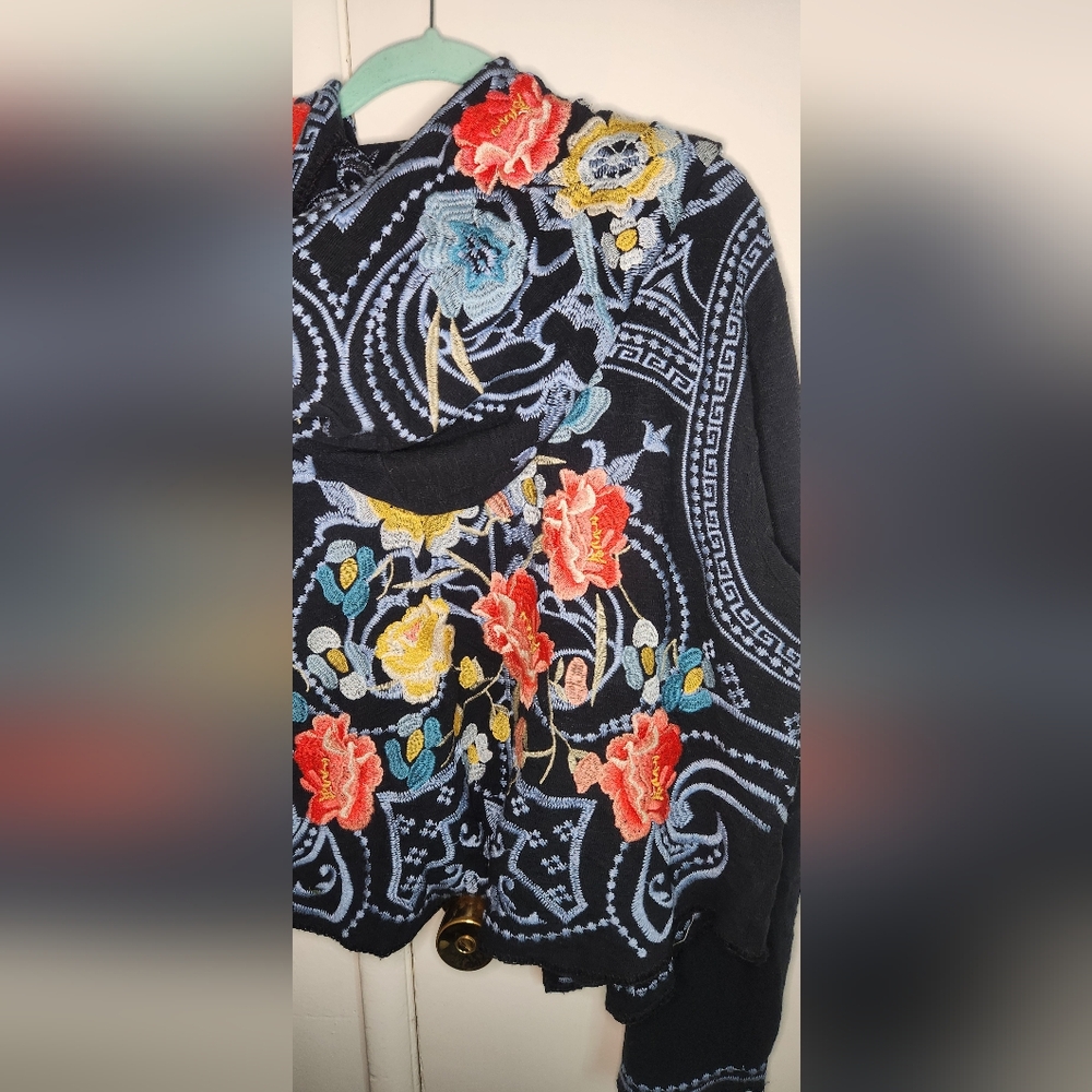 ✨ Johnny Was Embroidered Hoodie Sweater ✨ - Picture 5 of 13